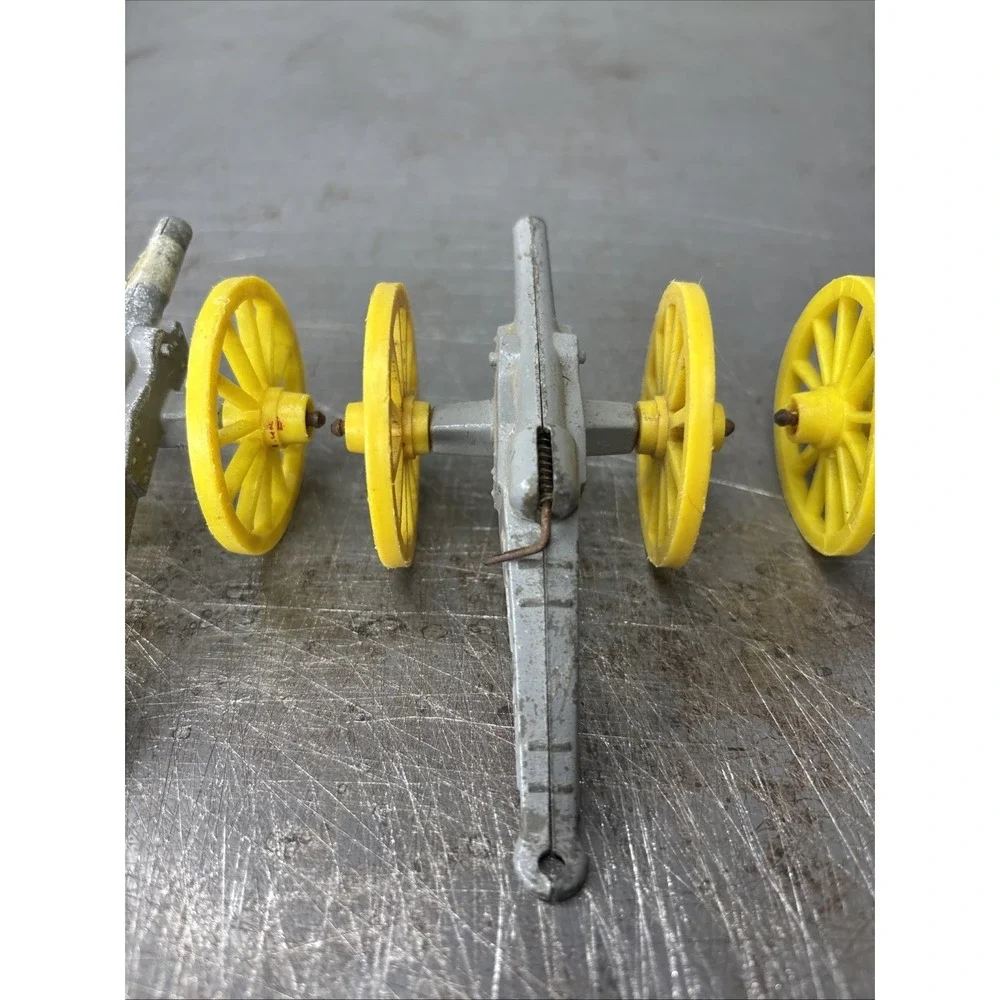 VINTAGE TOY ARTILLERY SPRING ACTION CANNON Lot Of 3 Yellow Wheels Playset‎